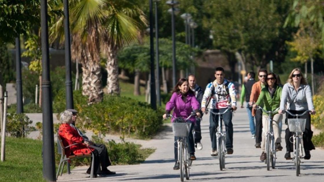 grupo visita guiada en bicicleta