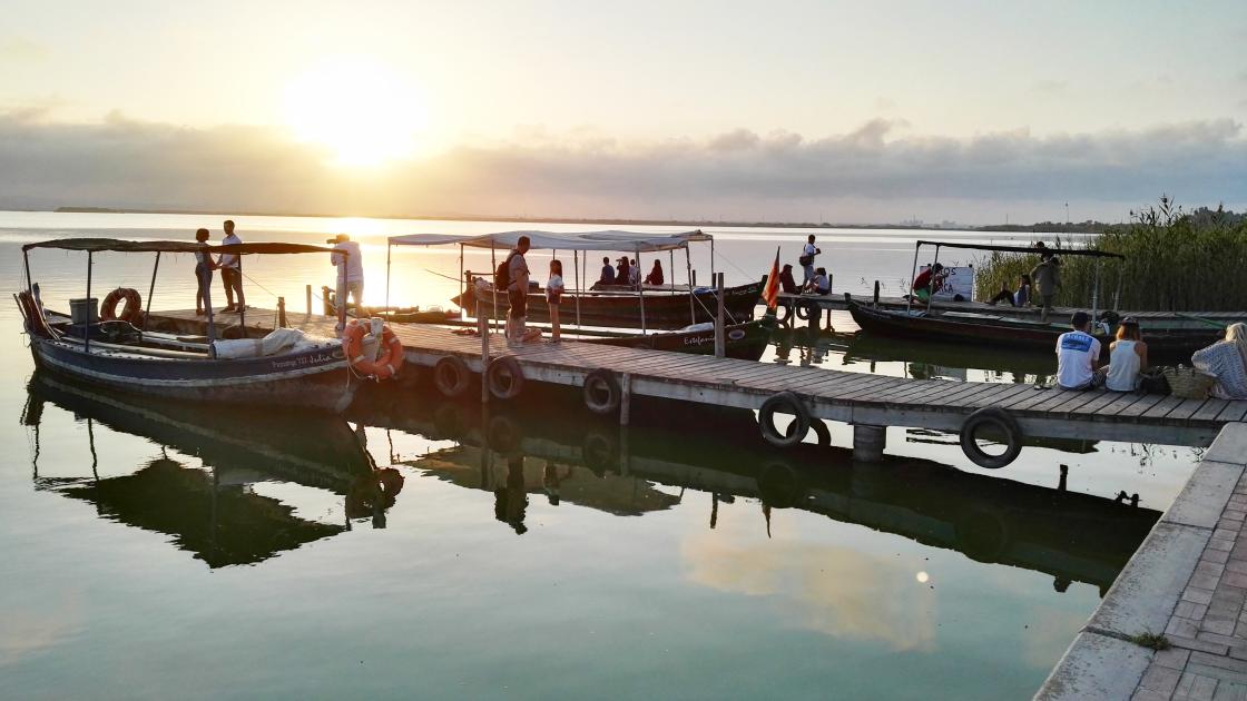 vista del atardecer en el lago albufera