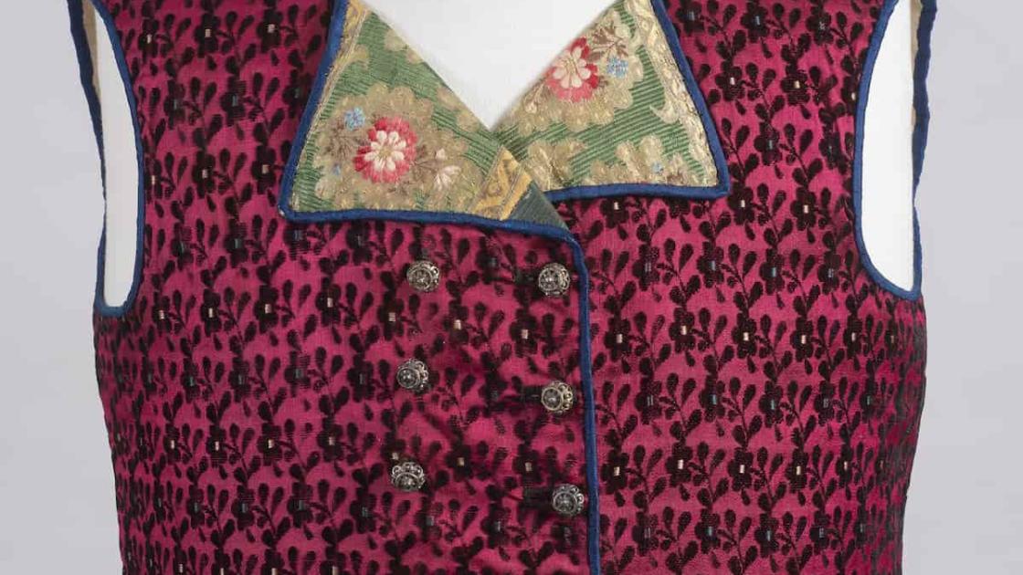 Exposición indumentaria y textil Museo Benlliure.
