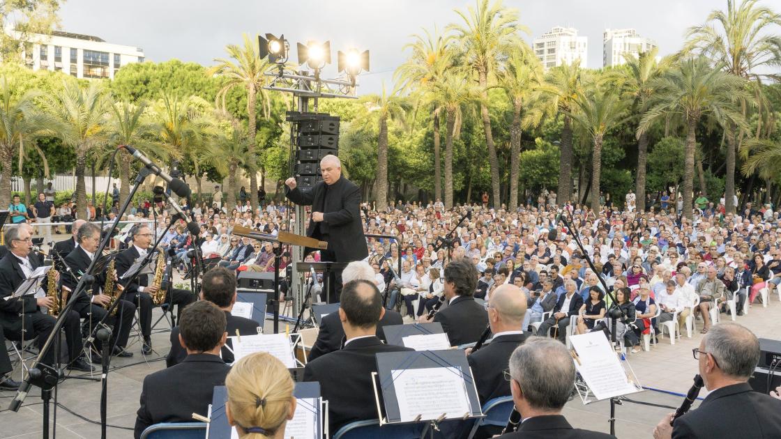 Concerts_de_la_Banda_Simfònica_als_jardins_del_Palau