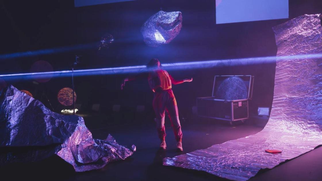 Obra teatral Cuerpos Celestes en València 