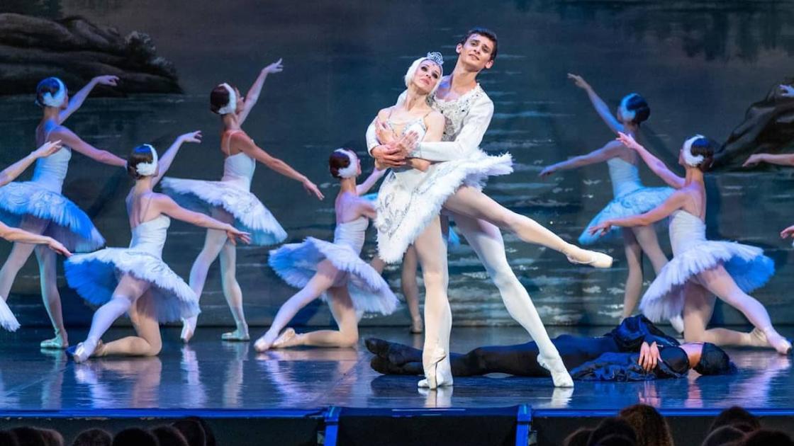 Ballet El Lago de los Cisnes en València