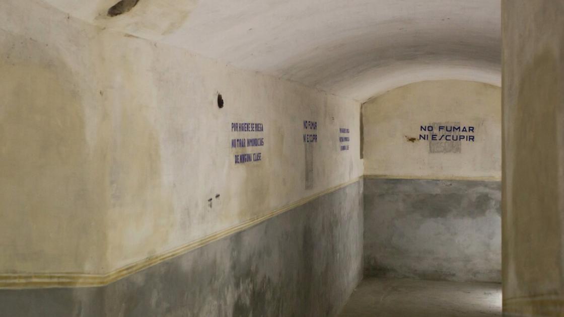 refugio bombas gens pasillos