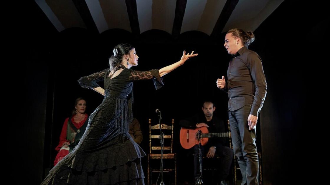 Espectáculo en un tablao flamenco 
