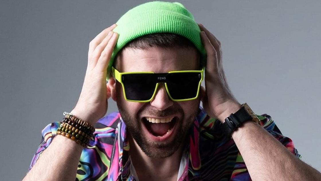 Dennis Uko actúa en Jagger Club en València