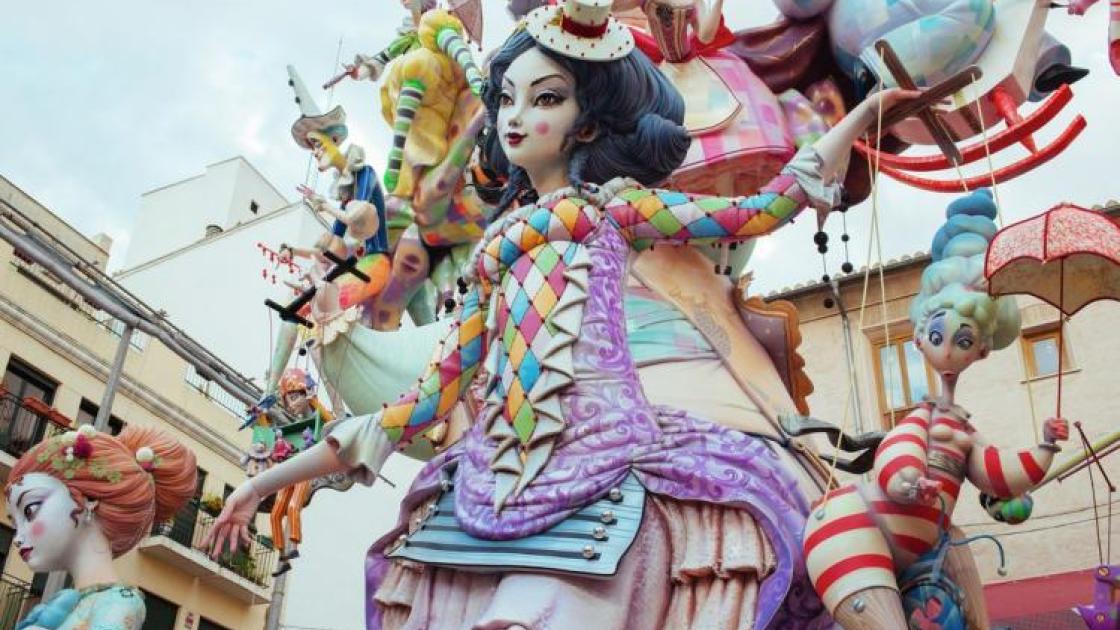 Visita el interior de las fallas de Sección Especial 2023 