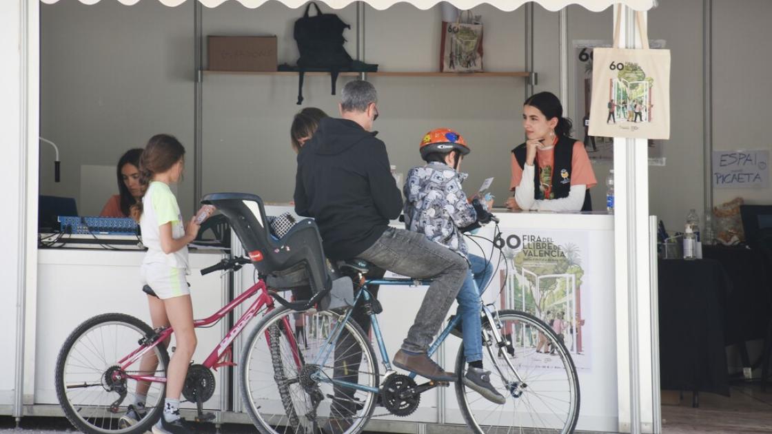 puesto feria del libro 