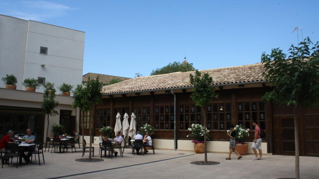 patio del Colegio del Arte Mayor de la Seda