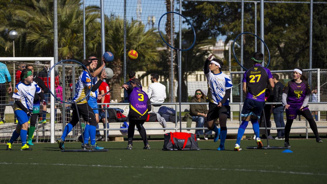 Fotografía de un partido de Quiditch entre dos equipos en la edicion anterior de Jocs Taronja