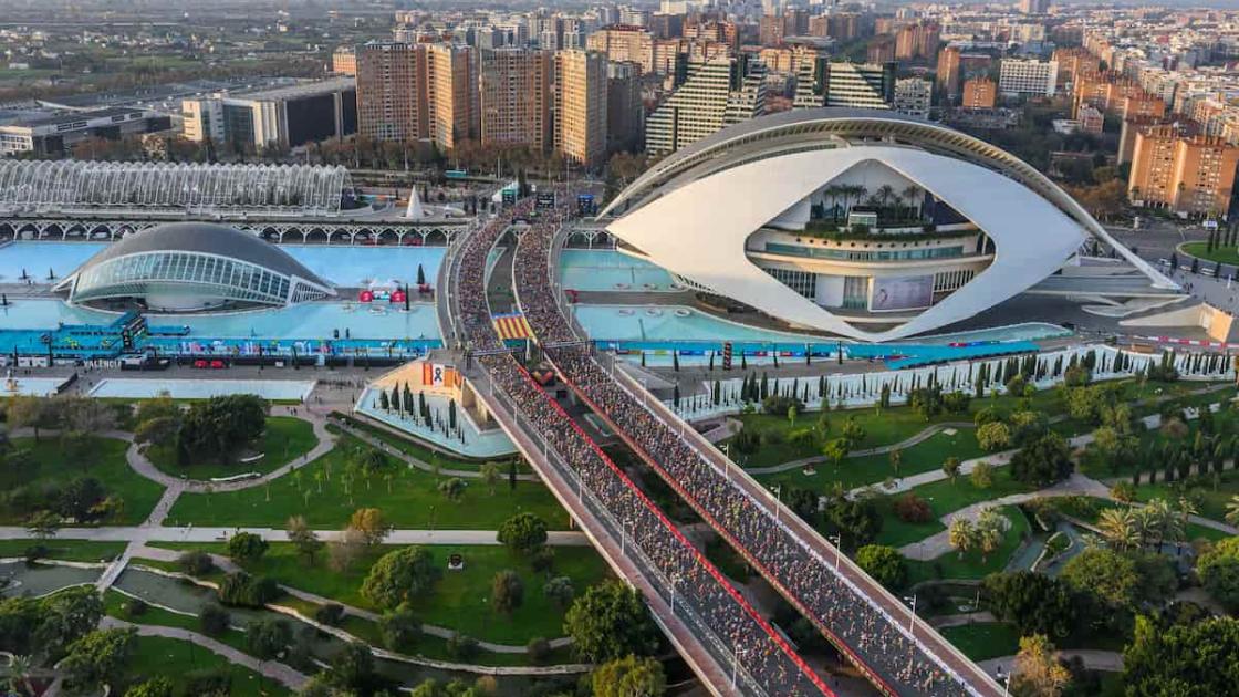 Vive la Maratón de València desde el Palau de Les Arts