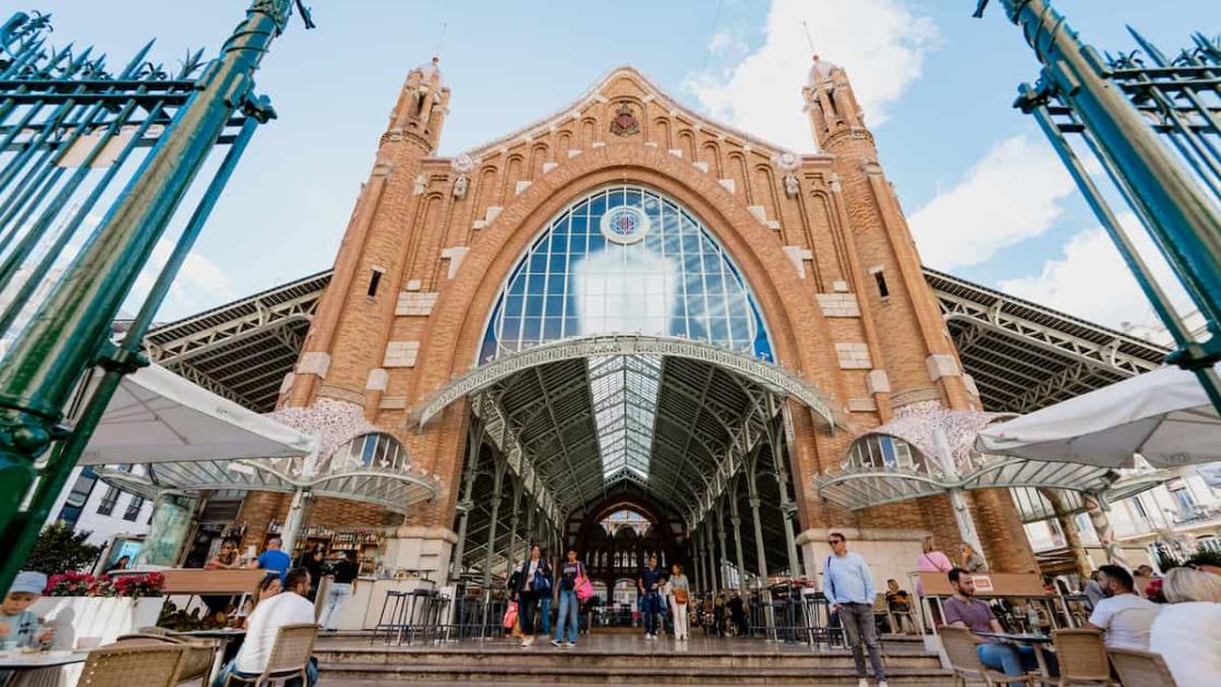 Mercado gastronómico de productos locales en el Mercado de Colón 