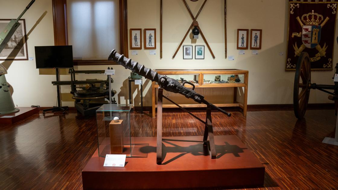 Cañón en el Museo Histórico Militar