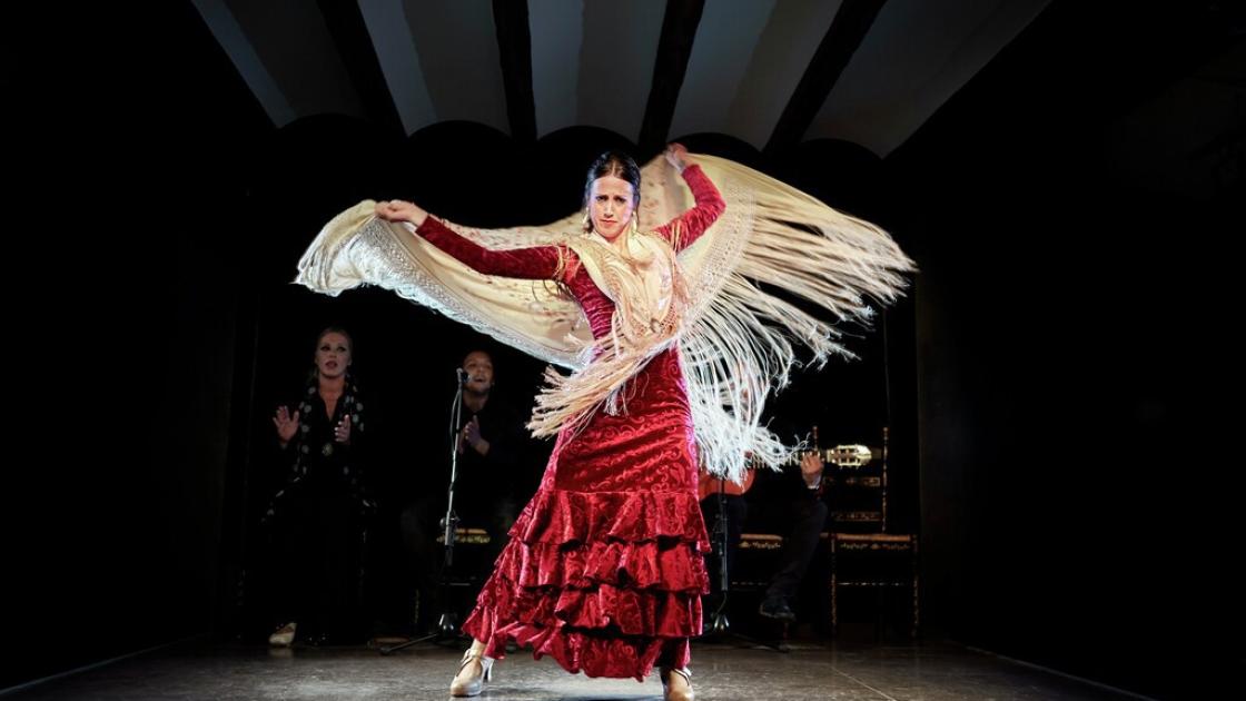 Cena y espectáculo en un tablao flamenco 
