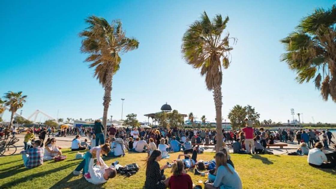 Música y esmorzar en la Pérgola de la Marina en València
