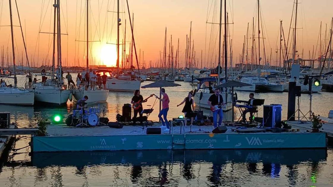 Fiesta «Floating Party» en Valencia Mar