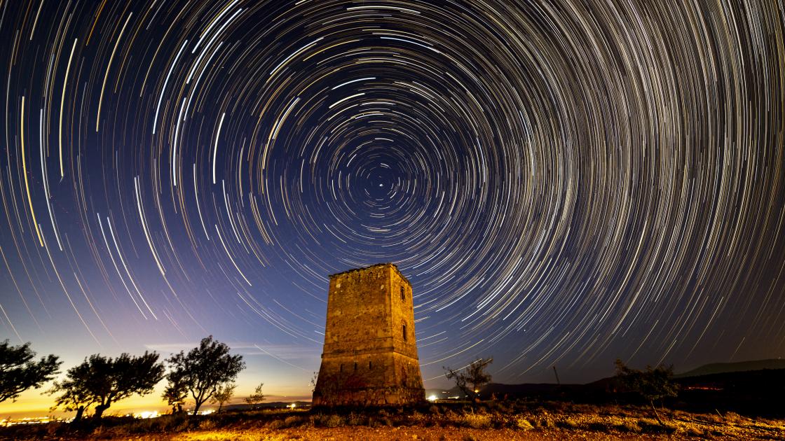 circumpolar sobre torre del telégrafo del cerro de la Jedrea