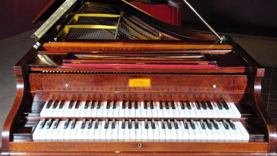 Tributo a Falla con clave Pleyel en València