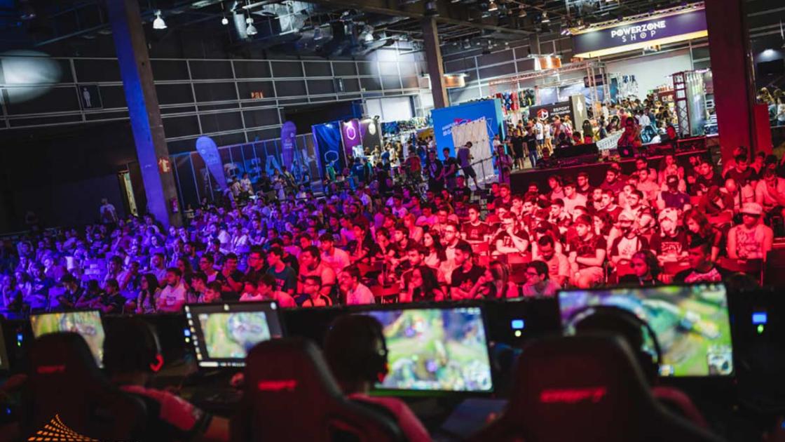 espectadores y participantes de Dreamhack valencia