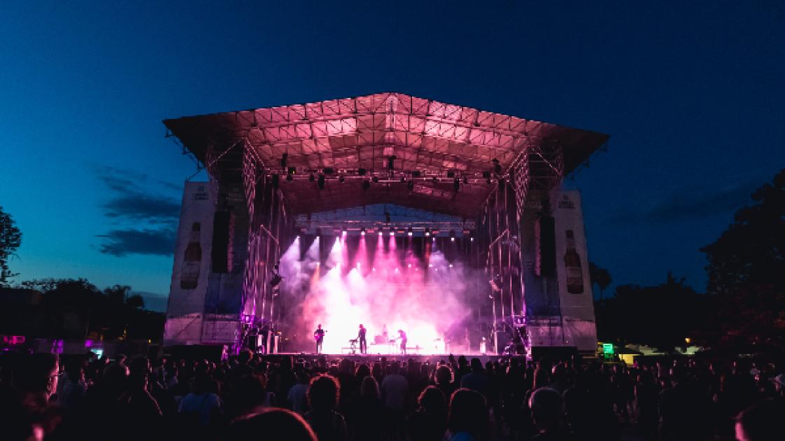 Escebario por la nocheFestival Deleste en Vivers