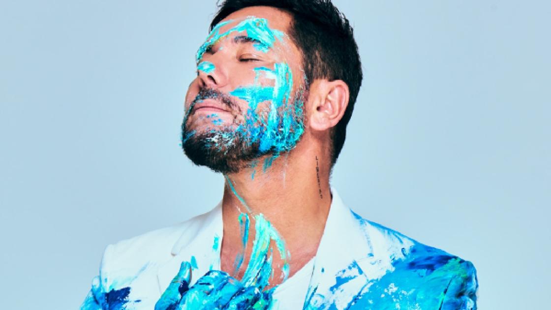 Miguel Poveda en imagen promocional del disco Diverso