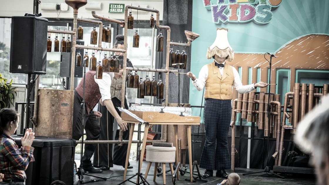 niños jugando en palau kids