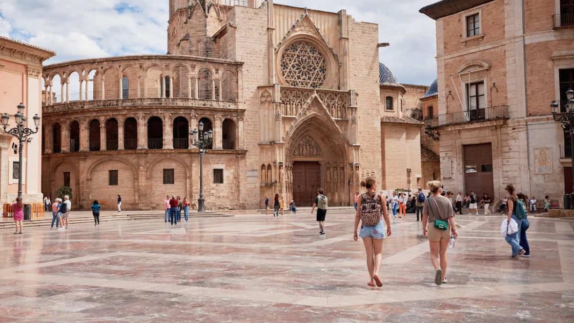 Concierto de bandas juveniles en la Plaza de la Virgen de València