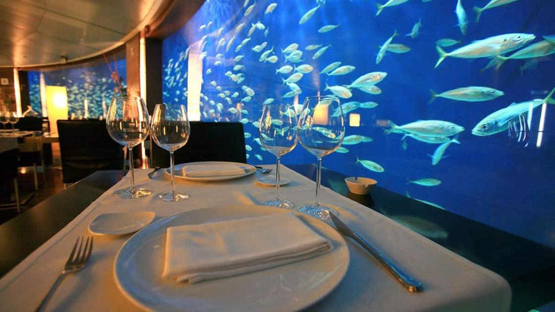 Cena y show de magia en el Restaurante Submarino de València