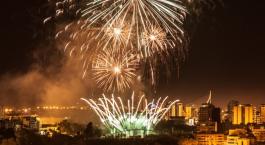 fuegos artificiales de fallas en el puente alameda