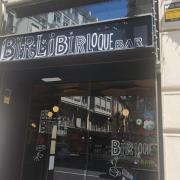 Entrada principal fácilmente identificable