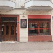 Recorrido exterior sin desniveles y ancho hasta el acceso