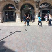 Acceso mediante rampa. Ausencia total de escalones.