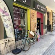 Puerta principal del establecimiento.