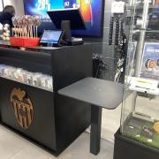 Mostrador a dos alturas adaptado.