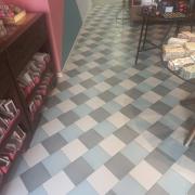 Recorridos anchos, superiores a 1,20m y libres de obstáculos.