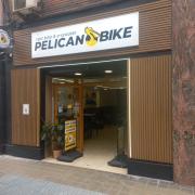 Establecimiento bien identificado y fácilmente reconocible.