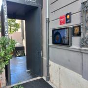 Establecimiento bien identificado y reconocible