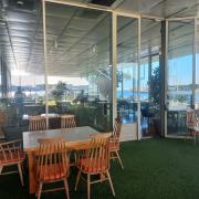 Iluminación natural y artificial homogénea sin zonas de sombra ni elementos que emitan reflejos.