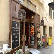 Acceso principal al establecimiento.