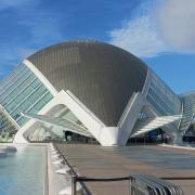 Recorrido de aproximación amplio y libre de obstáculos.