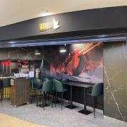 Main access to the establishment is flat and doorless.