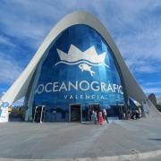 Recognizable space from the outside with signage on the facade. Signage and indicators in urban route.