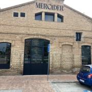 Main facade of the establishment.