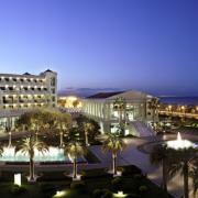 vista exterior del hotel las arenas