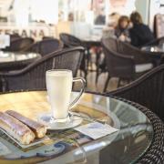 terraza en mercado de colón