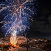 Fuegos artificiales de Fallas desde un rooftop en València