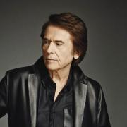 Raphael y su banda llenan el Roig Arena 