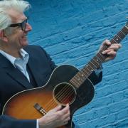 Concierto de Nick Lowe y Los Straitjackets en València