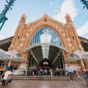 Mercado gastronómico de productos locales en el Mercado de Colón 