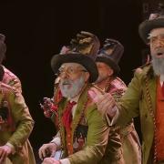 Actuación de la comparsa gaditana «Los Humanos» en València